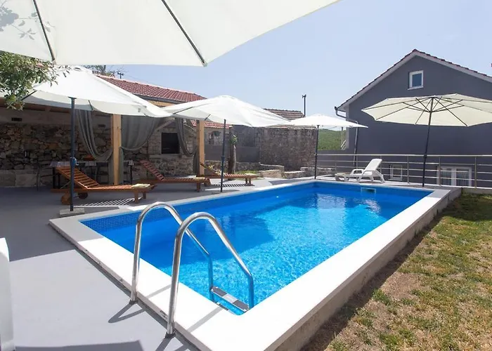 Vila Lucia Vukici